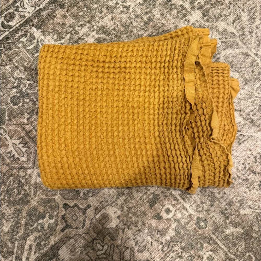 Mallino Waffle Knit Blanket - Picture 2 of 4